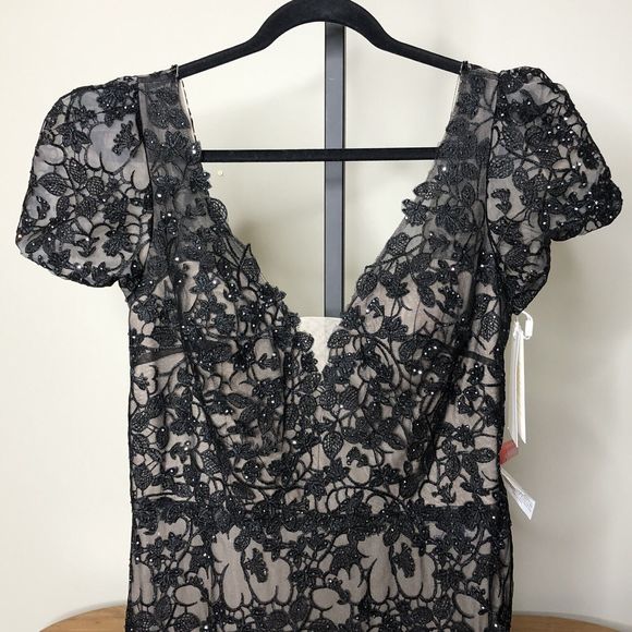 Mac Duggal 50644 Lace Plunge Neck Short Sleeve Trumpet Gown Size 12 Black $698 - Picture 7 of 9